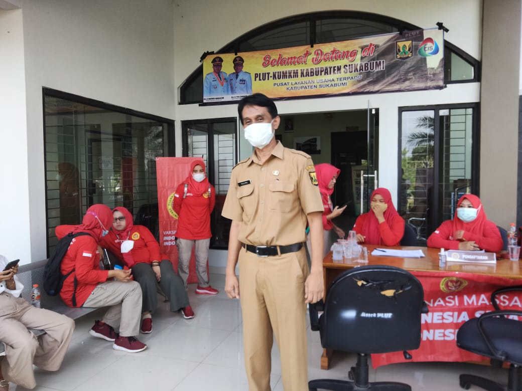 Kadis KUMKM Kabupaten Sukabumi mendukung pelaksanaan Vaksinasi sebagai upaya pemulihan ekonomi nasional