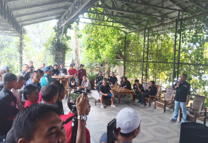 Penyampaian berbagai pihak lintas ormas dan LSM Serta perwakilan Masyarakat Kecamatan Cibereum melakukan pernyataan sikap menolak pleno ulang