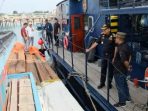Aksi Cepat Bea Cukai Batam, 1.250 Balok Kayu Ilegal Diamankan dari KM Rasidin