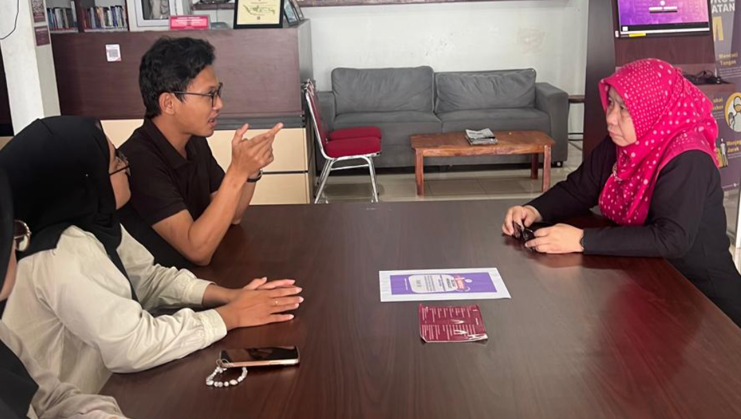 Kepala Dinas Arsip dan Perpustakaan Kab Sukabumi saat kunjungan ke Perpustakaan Univ Nusaputra (foto : Diarpus Kab Sukabumi)