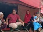 Fery Supriadi ditengah penyintas bencana sukabumi
