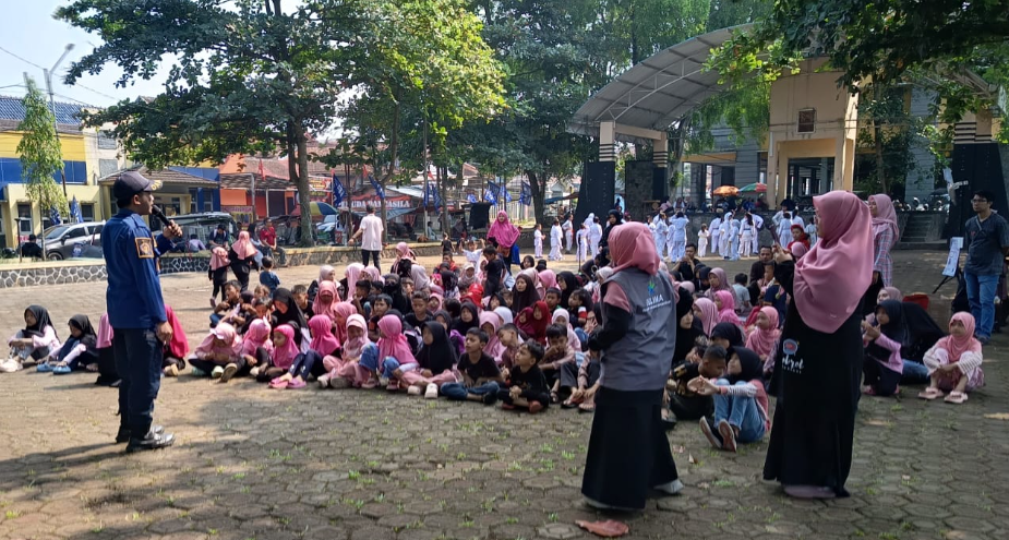 Belajar Keselamatan Bersama Pemadam Kebakaran di Diarpus Kabupaten Sukabumi