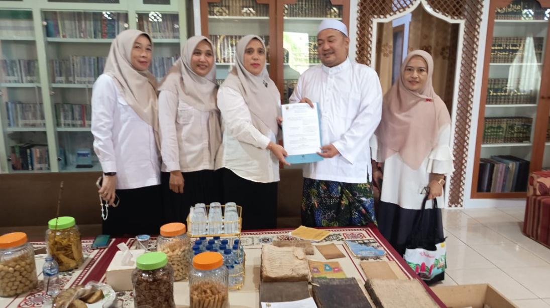 Kolaborasi Literasi Diarpus Sukabumi dan Ponpes Azzainiyah