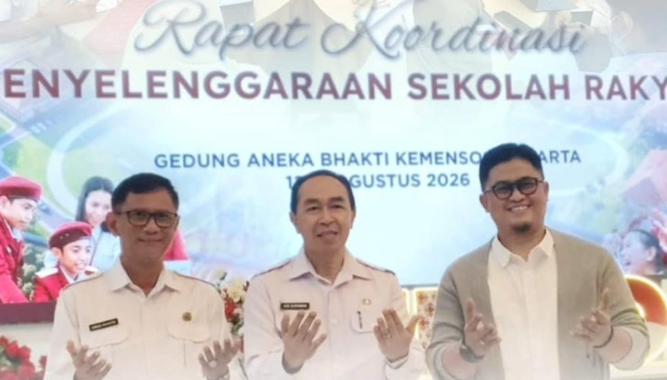 Sekda Ade Suryaman bersama Kadisperkim dan Kadinsos Sukabumi dalam Rakor Penyelenggaraan Sekolah Rakyat