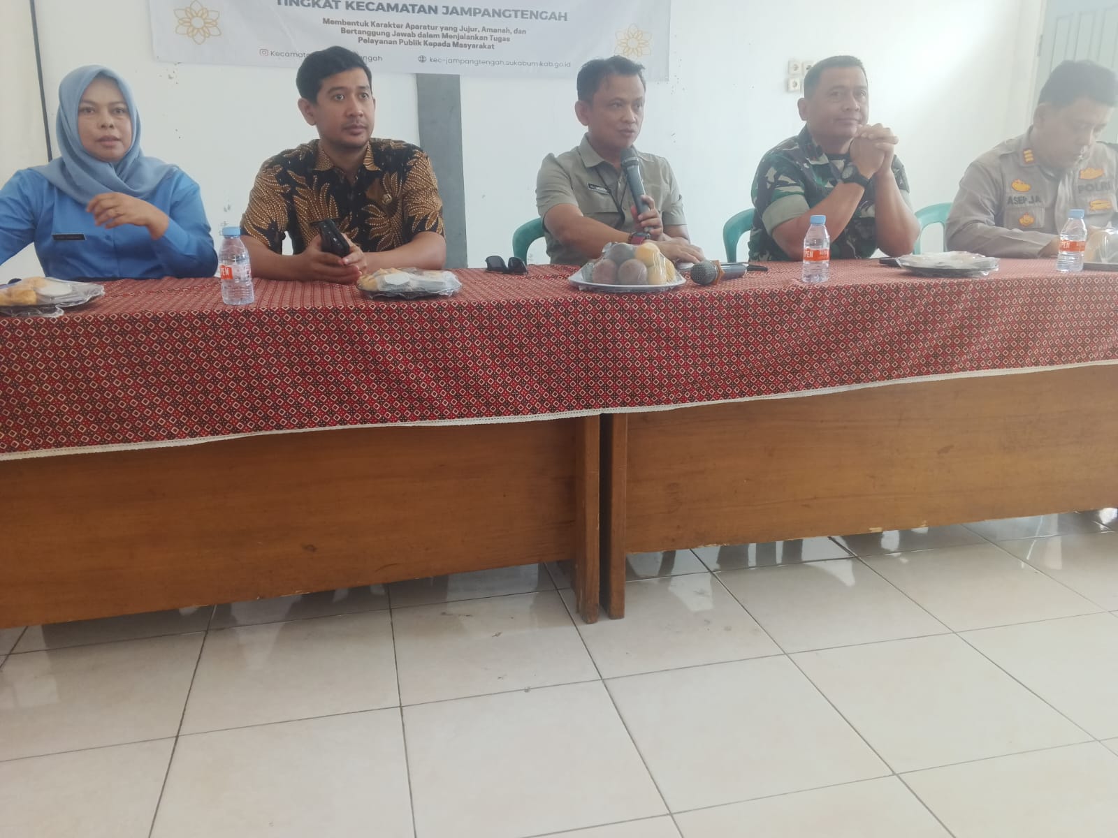 Pertemuan strategis persiapan pelaksanaan Festival Bonsai Sukabumi yang dilaksanakan di Aula Kantor Jampangtengah 