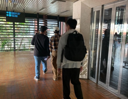 WNA Tiongkok yang Langgar Izin Tinggal Akhirnya Dideportasi dengan dikawal petugas Imigrasi