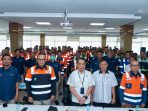 Foto bersama Dirut TPS, Ali Sodikin, Kepala KSOP Utama Tanjung Perak, Agustinus Maun dan peserta kegiatan Safety Stand Down pada Selasa (29-9) di TPS